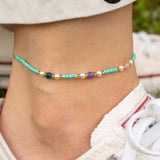 Бохо гривна за глезен с цветен текстилен конец и пъстри мъниста, регулируема и стилна.