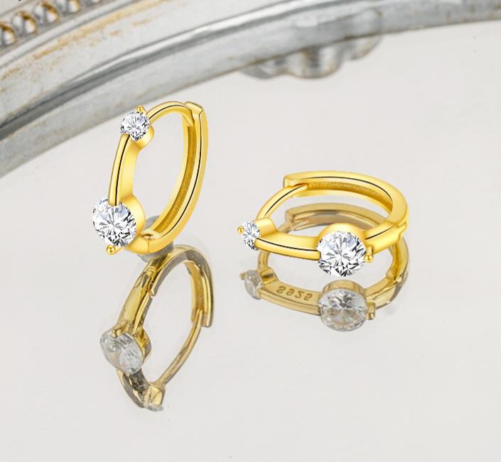 Сребърни Обеци Lumi S925 с блестящи кристали и елегантен дизайн на огледална повърхност.